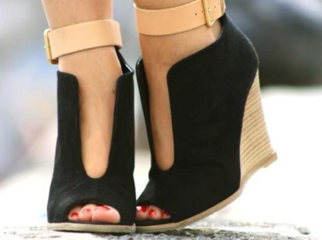 bilekten bağlamaı sandalet modeli