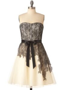 siyah beyaz dantel elbise modelleri