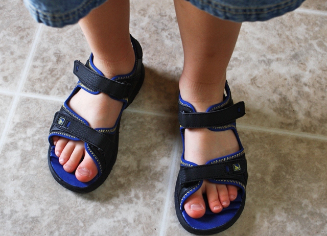 2013 erkek çocuk sandalet modelleri