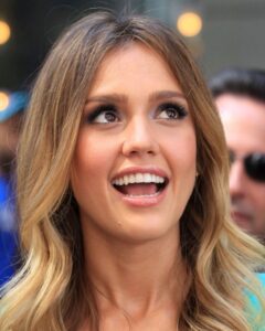 Jessica Alba makyajı