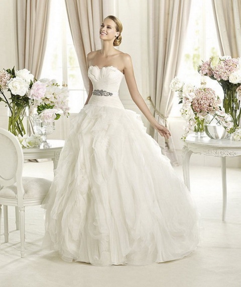 Tüylü gelinlik modelleri