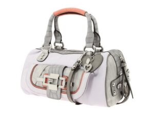 açık renk guess çanta modeli