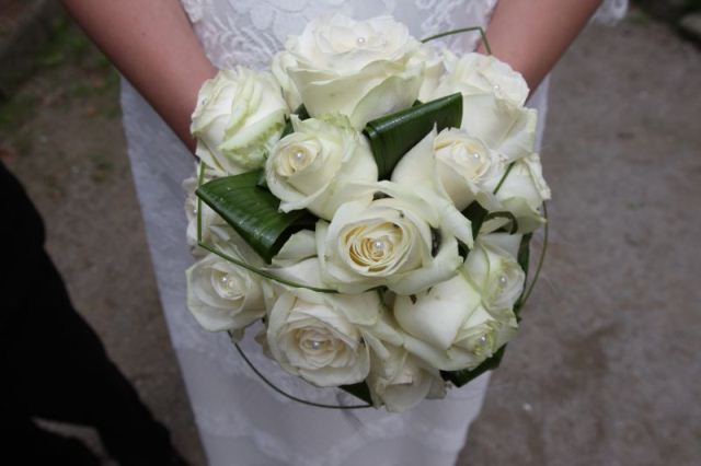 beyaz yapma gelin çiçeği