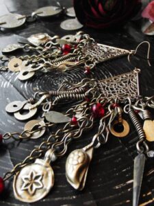 bohem tarzı gümüş küpeler