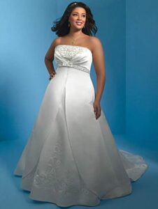 en güzel büyük beden gelinlik modelleri