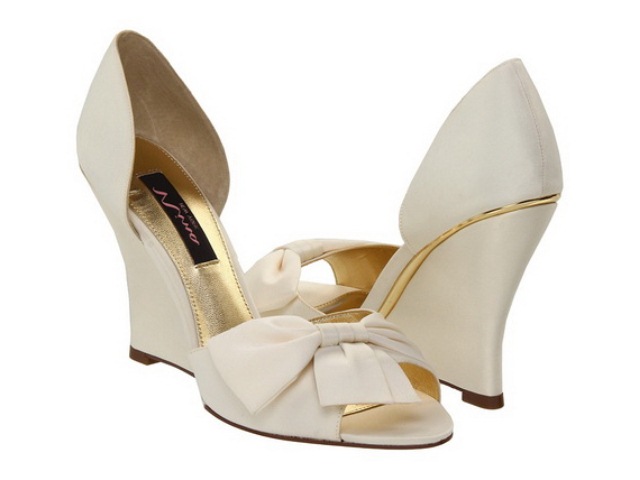 en şık dolgu topuk gelin ayakkabıları