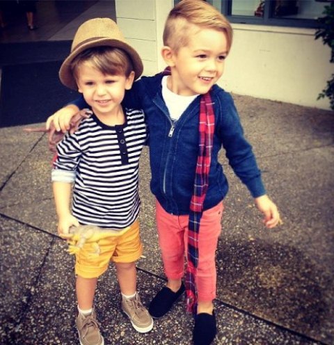 erkek çocuk renkli pantolon modeli