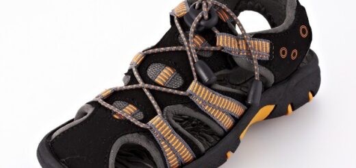 farklı erkek çocuk sandaletleri