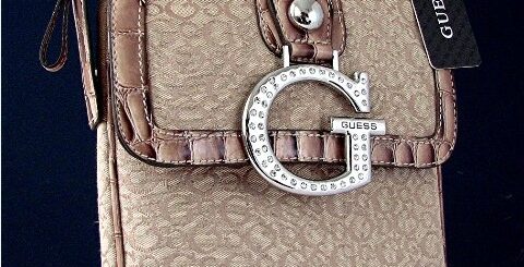 guess boyun askılı çanta