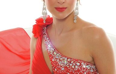 kırmızı balo elbisesi