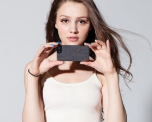 kot desenli iphone kılıfı