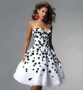 puantiyeli gece elbisesi