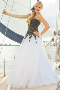 siyah beyaz balo elbisesi