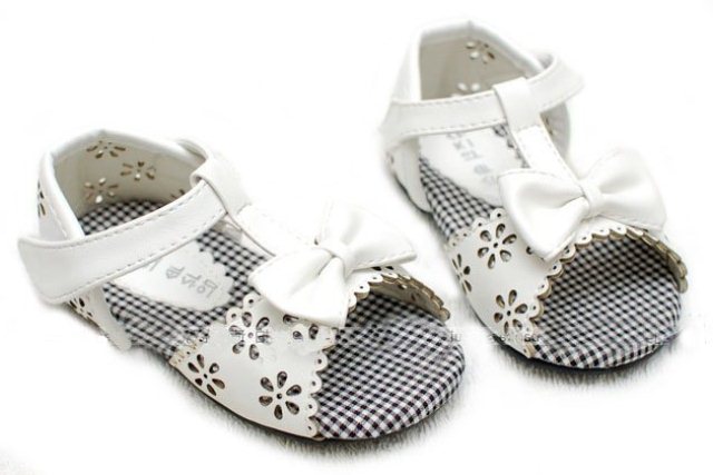 siyah beyaz kız çocuk sandalet modeli