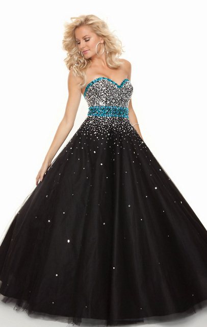 siyah kabarık balo elbisesi