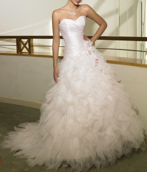 straplez tüylü gelinlik modeli