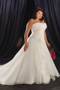 zayıf gösteren büyük beden gelinlik modelleri