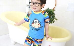 güneş koruyucu erkek çocuk mayosu