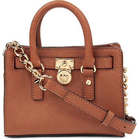 kutu şeklinde michael kors çanta modeli