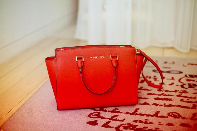 neon renk michael kors çanta