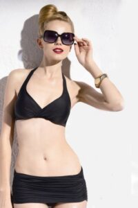 siyah etekli bikini modeli