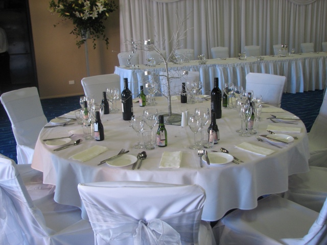 beyaz renk düğün masası örnekleri