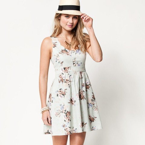 çiçekli elbise modeli