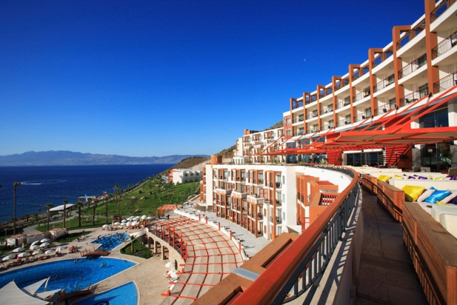 Çocuklar için tatil için Kıbrısta en iyi oteli seçin Çocuklar için tatil için Kıbrısta en iyi oteli seçin