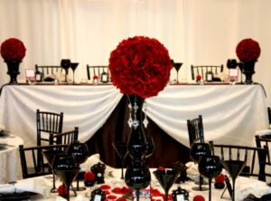 kırmızı siyah düğün masası süslemeleri