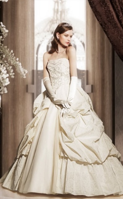 kraliyet tarzı gelinlik modelleri