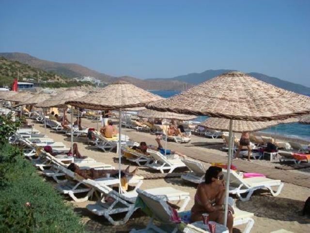 latanya beach resort sahili