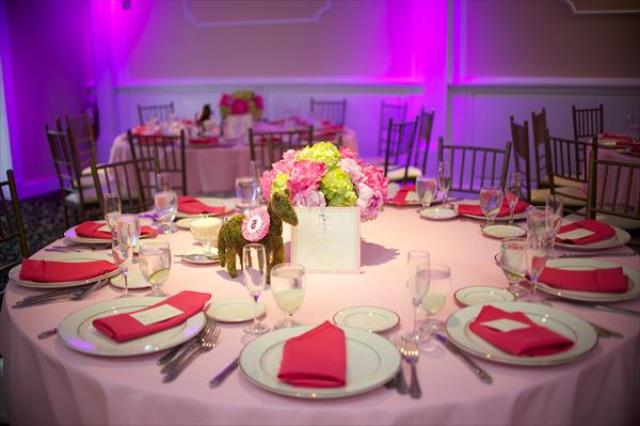 pembe ve gri düğün masası