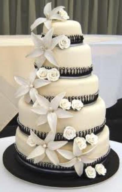 siyah beyaz düğün pastası
