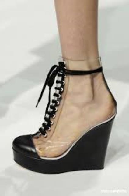 siyah şeffaf ayakkabı