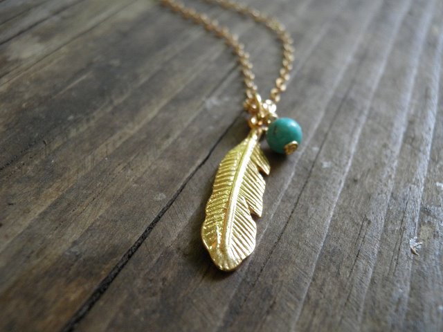 tüy şeklinde uzun kolye