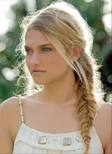 yandan örülmüş saç modelleri