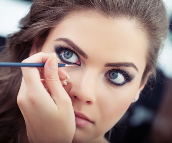 gözleri iri gösteren makyaj