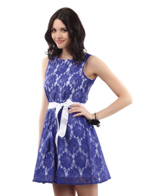 mavi çiçekli dantel elbise