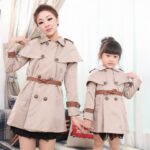 anne kız bir örnek trençkot