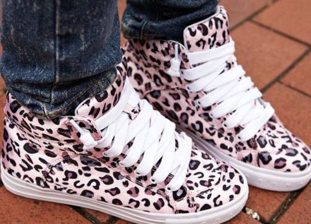 leopar desenli spor ayakkabı