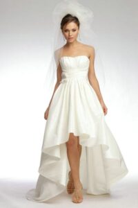 arkası uzun kısa gelinlik modeli