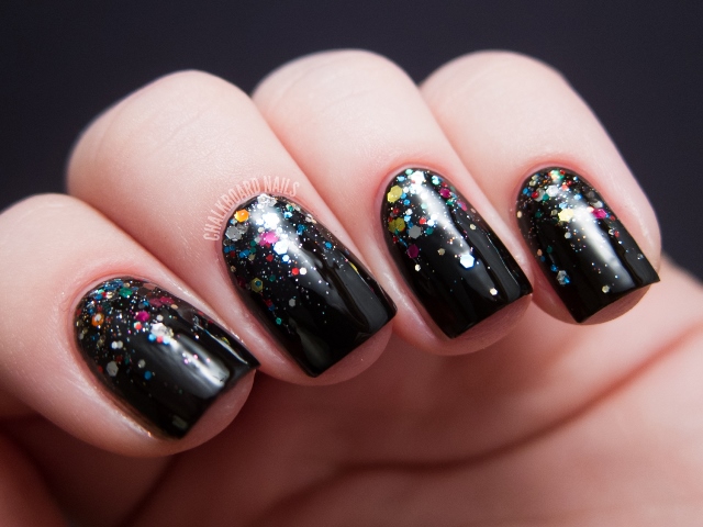 siyah pırıltılı oje modası