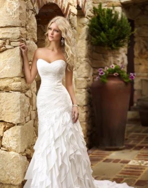 straplez fırfırlı gelinlik modeli