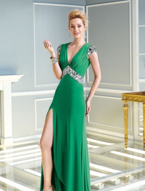 koyu yeşil derin V yaka gece elbisesi