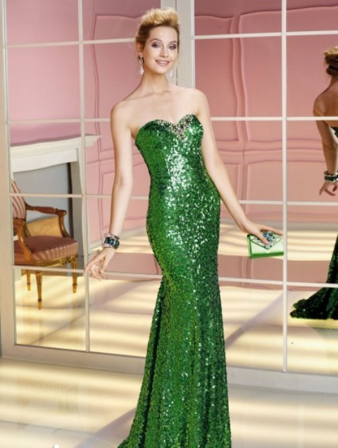 straplez dar kesim yeşil payetli gece elbisesi