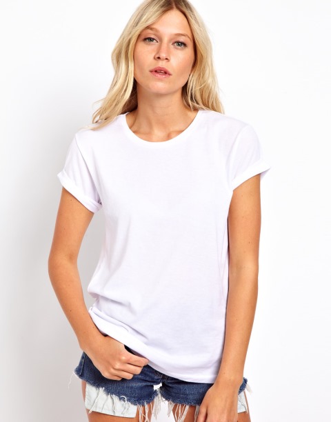 Beyaz kadın tişörtü