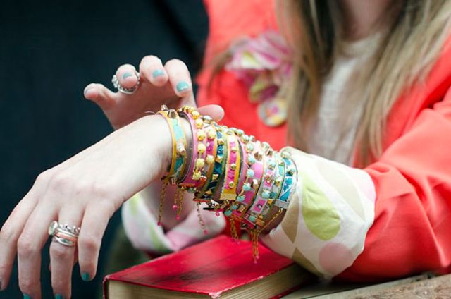 Çivili bileklik modası