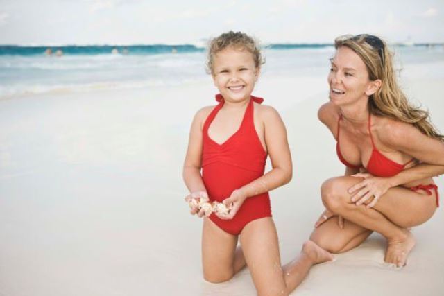 ann kız kırmızı renk bikini