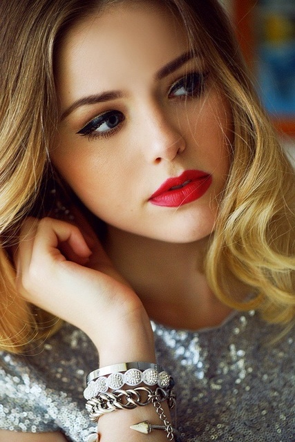 yaz makyajı önerileri - kırmızı ruj