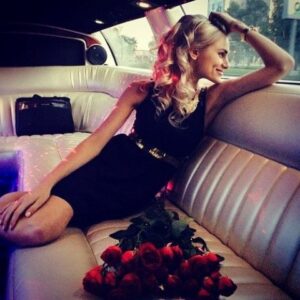 siyah genç gece kıyafeti